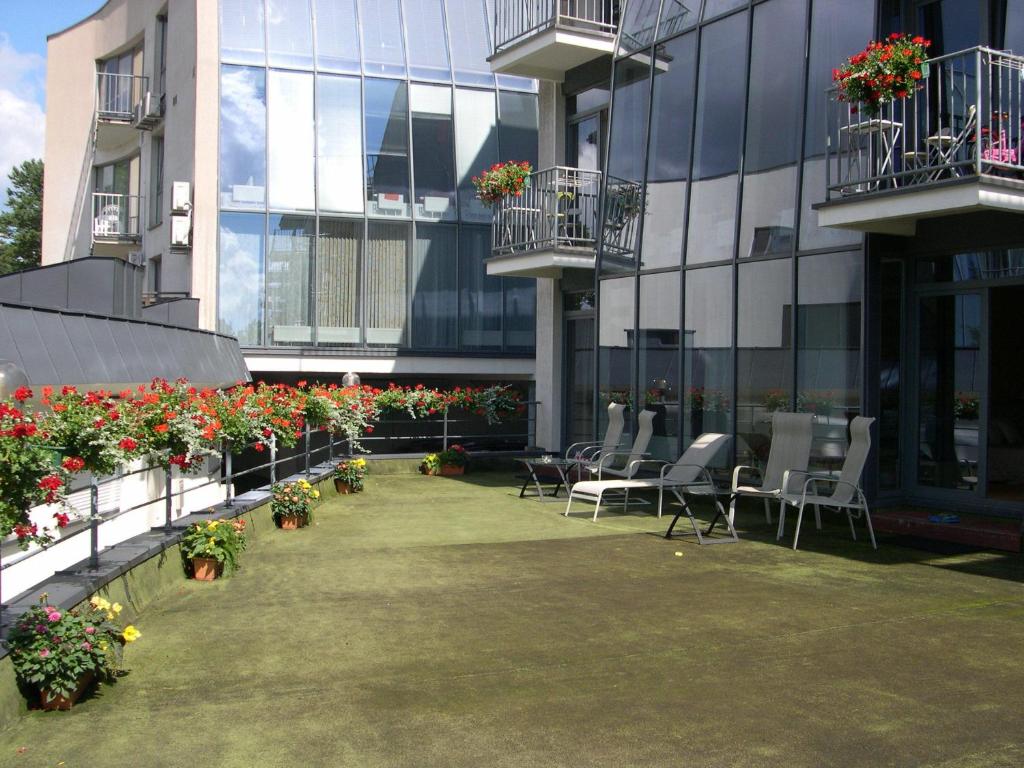 Villa Viola Terrasse mit Blumen Villa Viola Terrasse mit Blumen